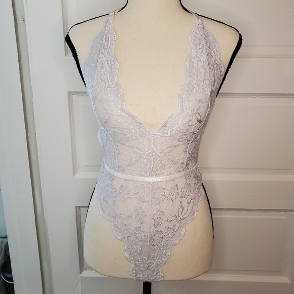 SHEIN Other - Shein NWOT White Lace Bodysuit Neck Strap Small.